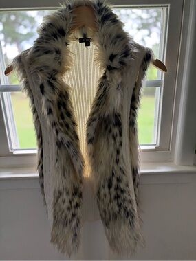 XOXO Faux Fur Trim Knit Vest - Ivory with Black Speckle